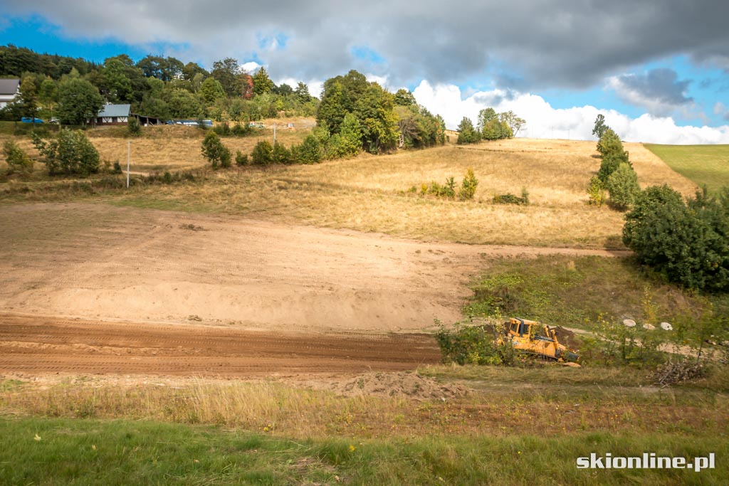 Galeria: Ski Arena Zieleniec - budowa czerwonej kanapy