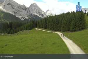 Kamera Ehrwald Ehrwalder Almbahn - Tiroler Zugspitz Are Feldernalm (LIVE Stream)