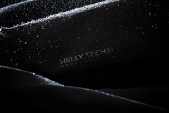 Helly Hansen prezentuje modułową odzież przeciwdeszczową dla aktywnych miejskich profesjonalistów