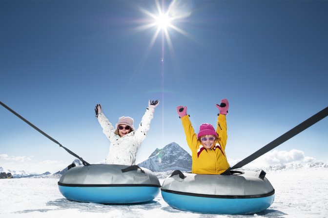 Stok dla dzieci, stok z przeszkodami i snowpark Betterpark na lodowcu Stok dla dzieci, stok z przeszkodami i snowpark Betterpark na lodowcu