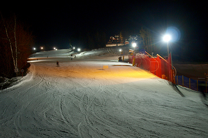 Wieczorne narty w ośrodku narciarskim KasinaSki