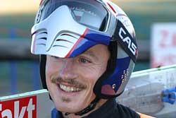 Adam Małysz podczas testów kasku i maski